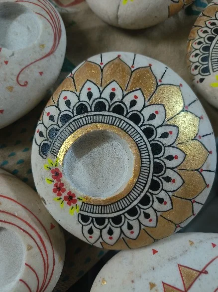 Handcrafted pebble art, banner 8